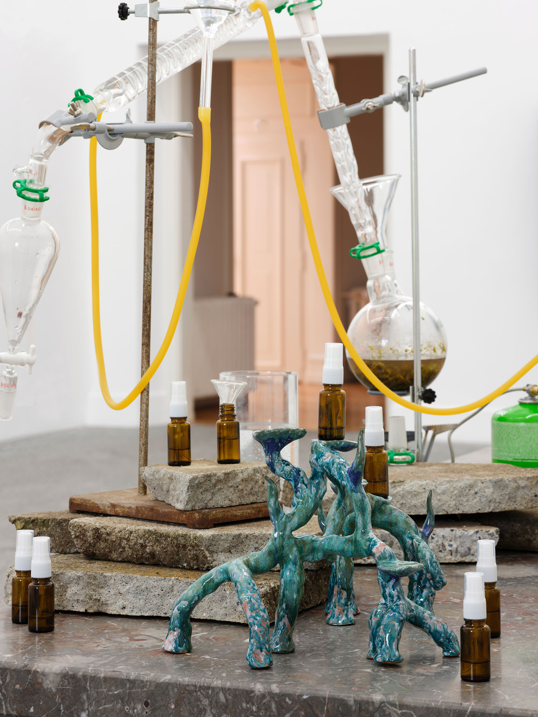 Lulu & Whiskey art ceramic sculpture and aggregate, photo by David Aebi, 2023